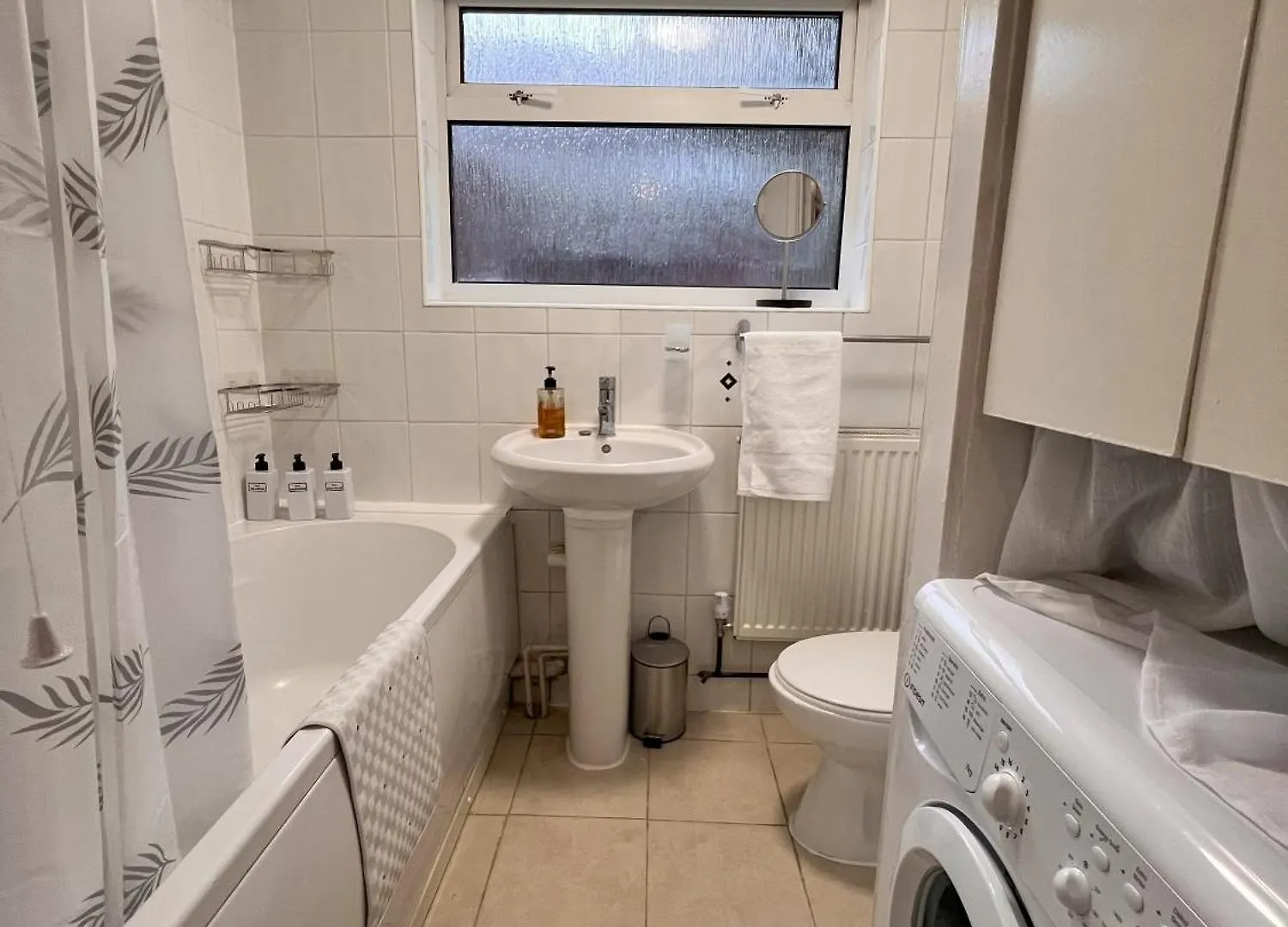Holiday home Visit Luton With This 2 Bedroom Rental - Sleeps 6