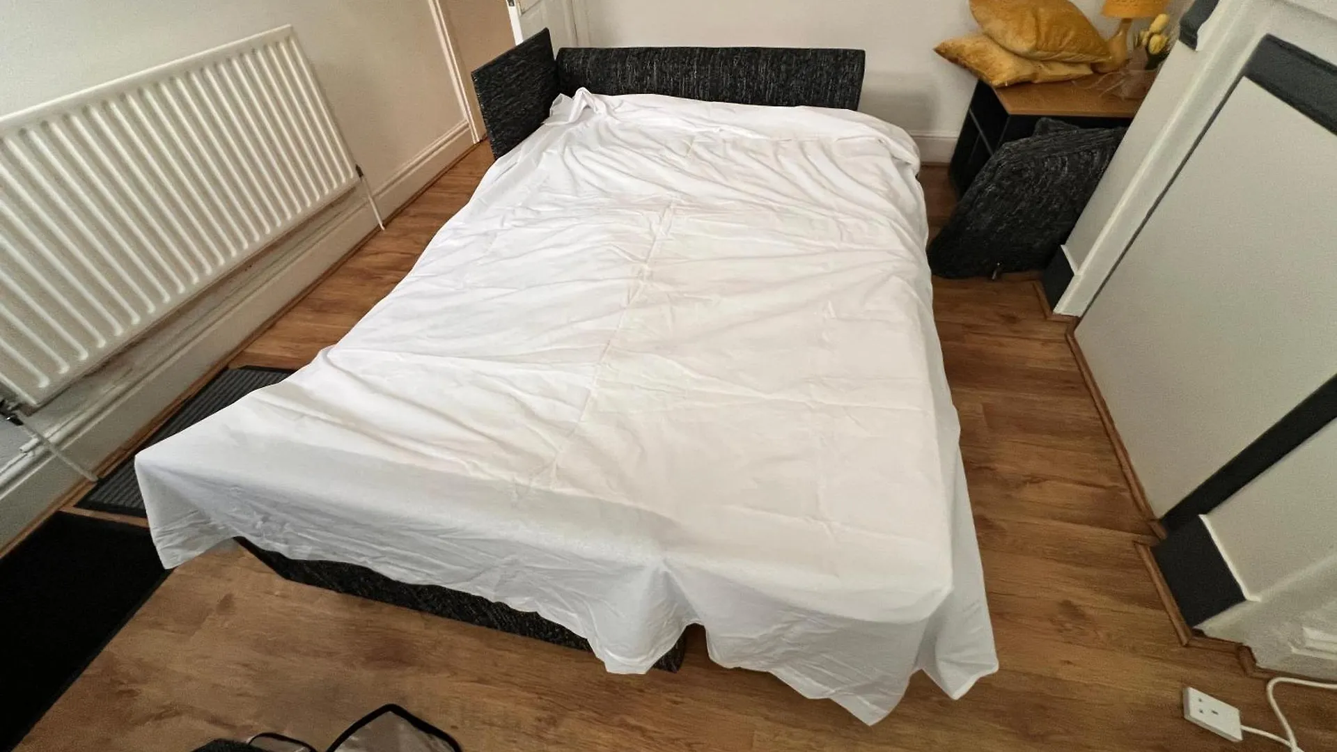 Visit Luton With This 2 Bedroom Rental - Sleeps 6 Luton (Bedfordshire)
