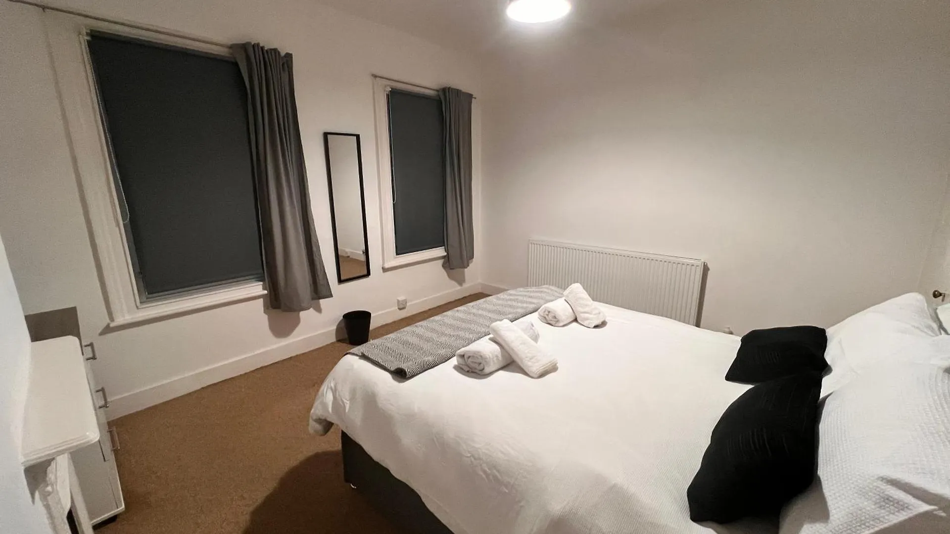 Visit Luton With This 2 Bedroom Rental - Sleeps 6 Luton (Bedfordshire)