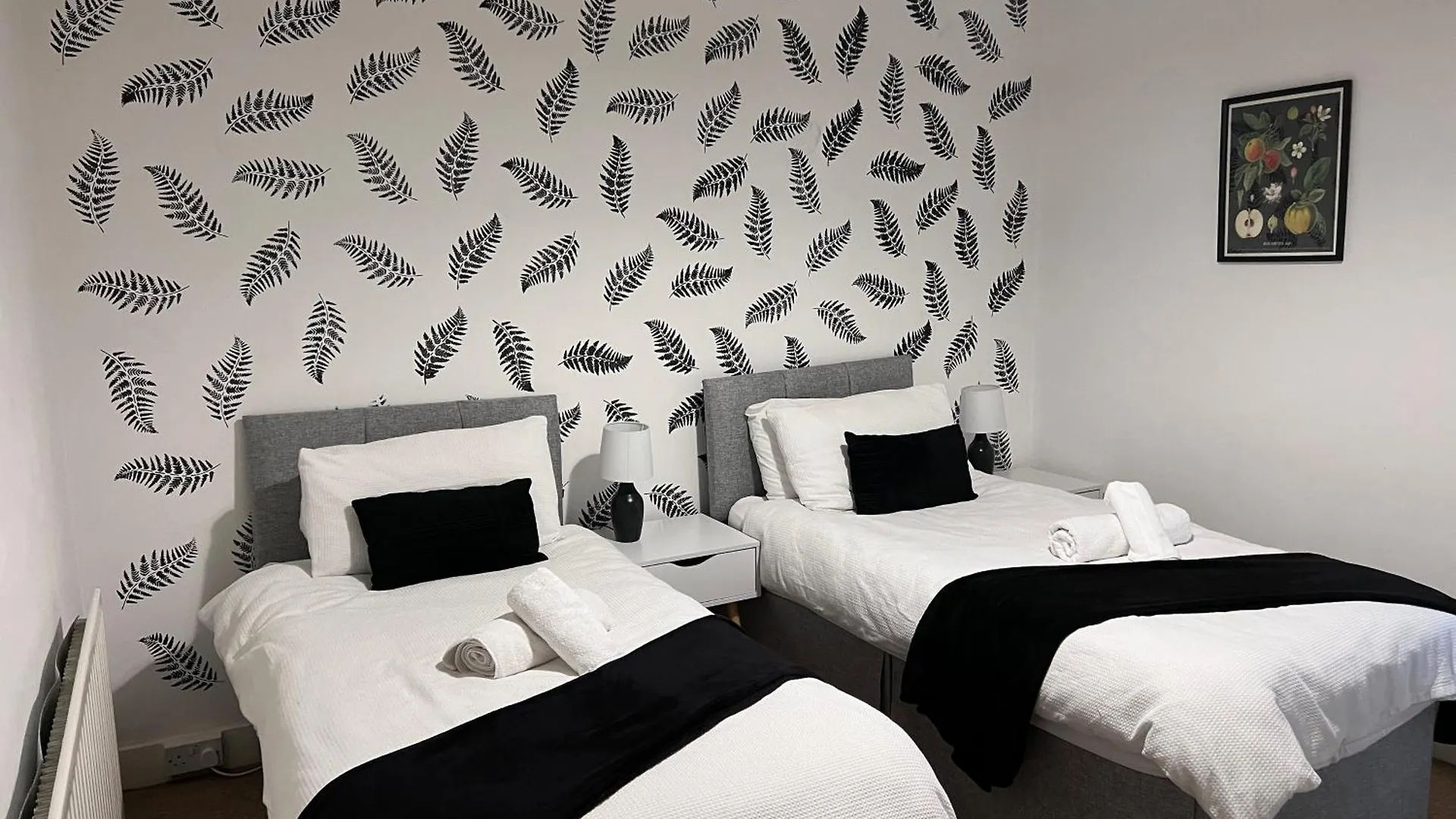 Visit Luton With This 2 Bedroom Rental - Sleeps 6