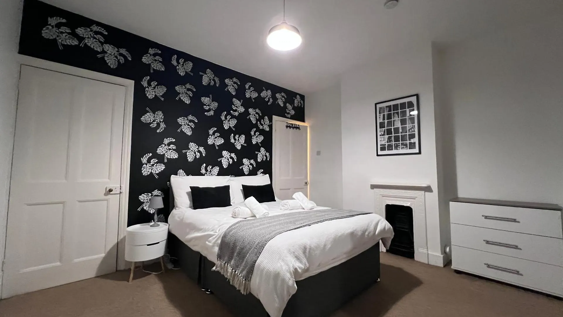 Visit Luton With This 2 Bedroom Rental - Sleeps 6 Holiday home Luton (Bedfordshire)