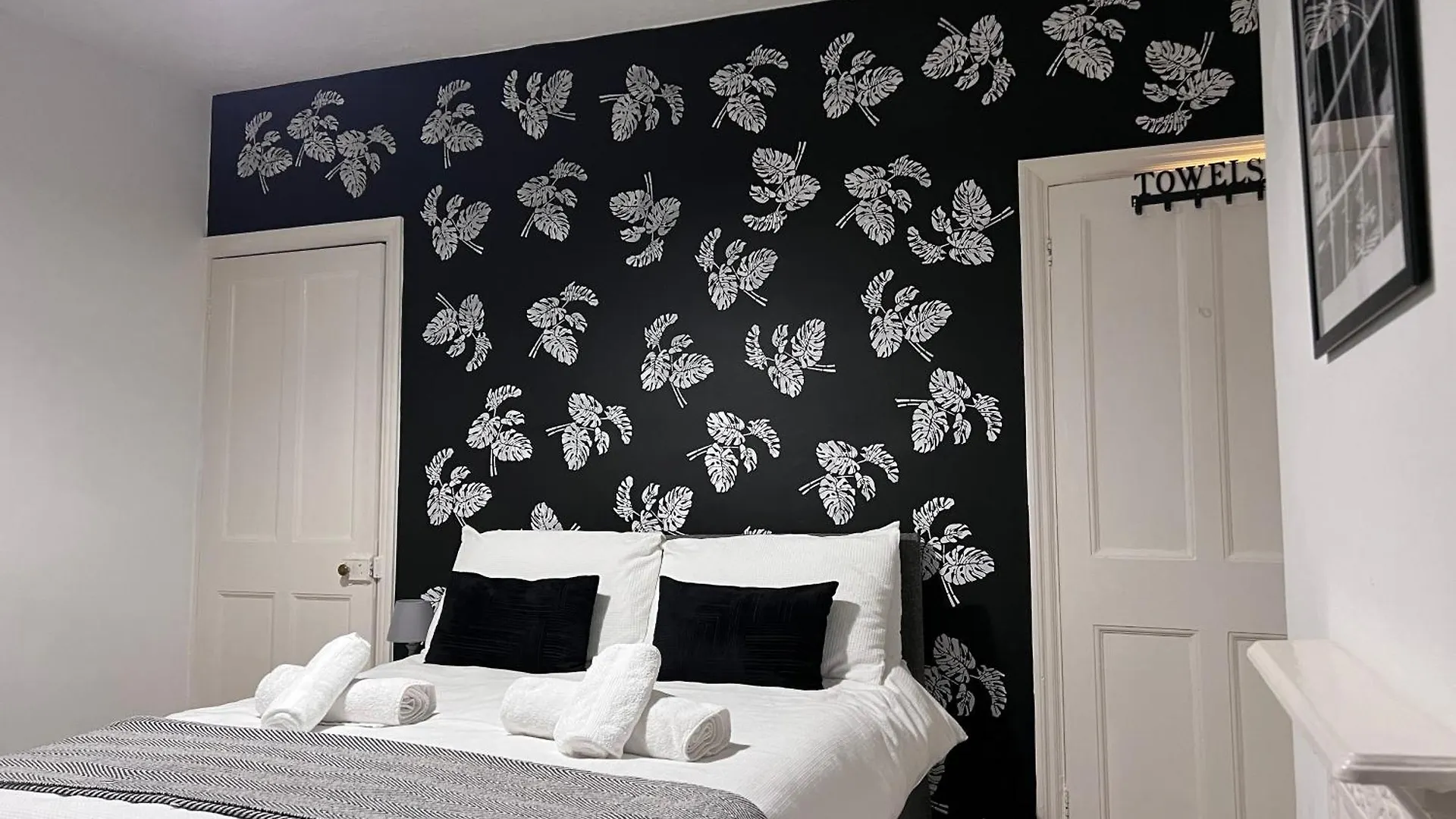 Visit Luton With This 2 Bedroom Rental - Sleeps 6 Holiday home Luton (Bedfordshire)